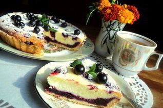 Тарт со смородиной и творогом