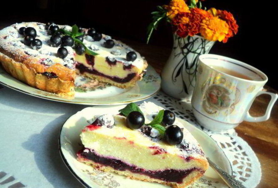 Тарт со смородиной и творогом