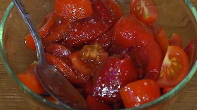 тартин с запеченным сладким перцем и тунцом