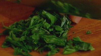 тарты с творогом, помидорами черри и базиликом