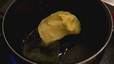 тарты с творогом, помидорами черри и базиликом