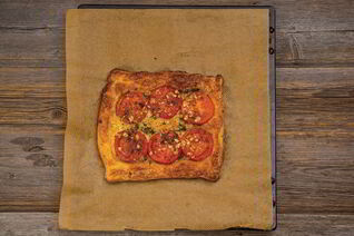 Томатный тарт с фетой и тархуном