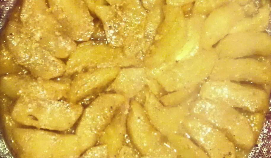 Рецепт яблочного тарта татен с цедрой лимона и корицей