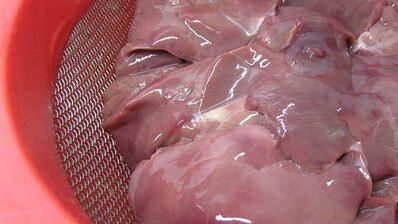 террин из курицы с фисташками и печенью