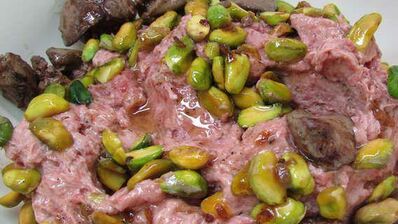 террин из курицы с фисташками и печенью