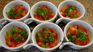 куриная грудка и яичница в кокотнице