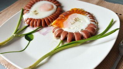 весенняя яичница с сосисками