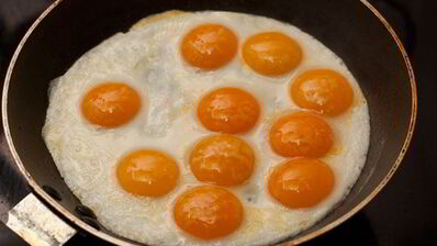 яичница-глазунья из перепелиных яиц