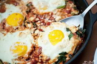 Яичница с брынзой