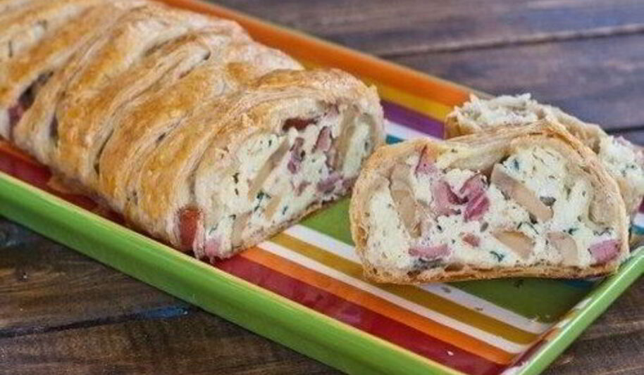 Рецепт яичницы с грибами и колбасой в слоеном тесте