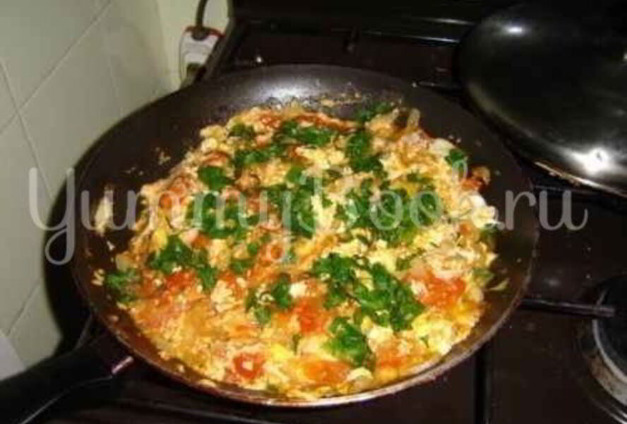 Яичница с помидорами