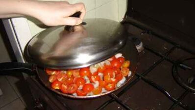 яичница с помидорами