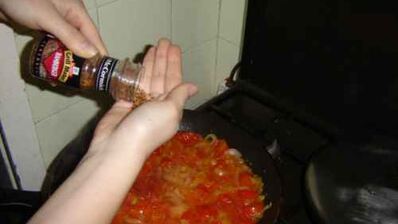 яичница с помидорами