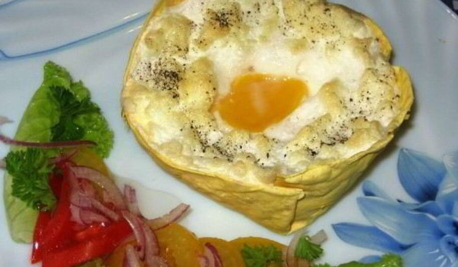 Рецепт яичницы с ветчиного в лавашего