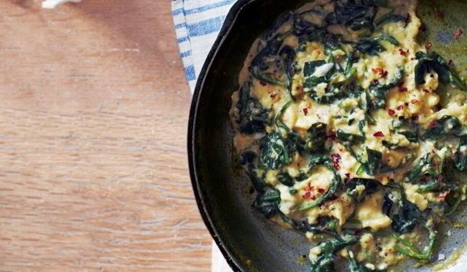Рецепт яичницы со шпинатом