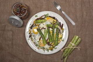 Яичница со спаржей