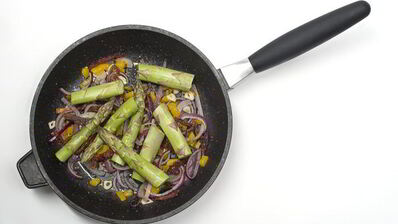 яичница со спаржей