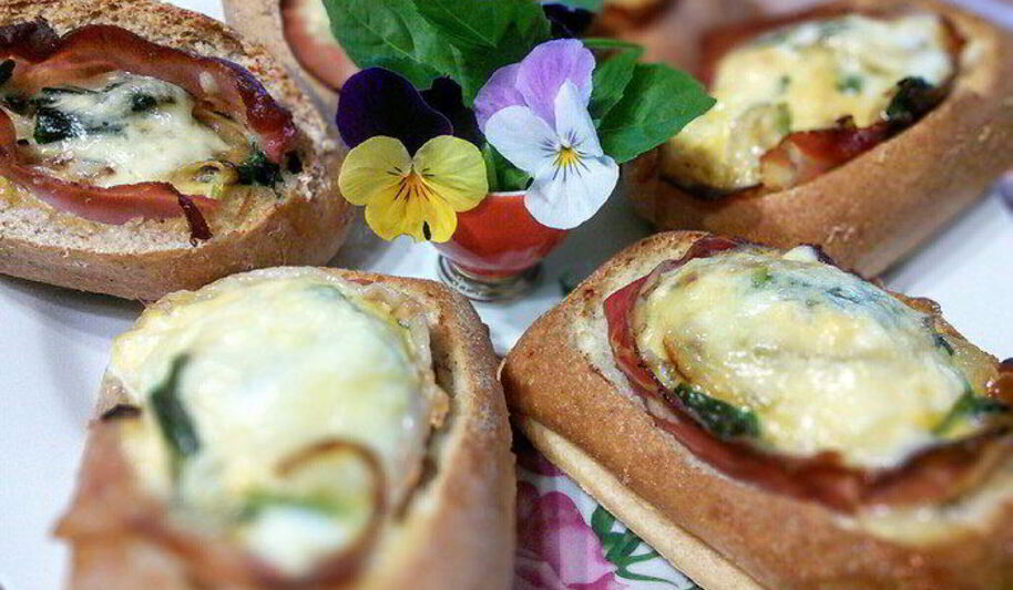 Рецепт яичницы в булочке