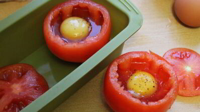 яичница в помидорах