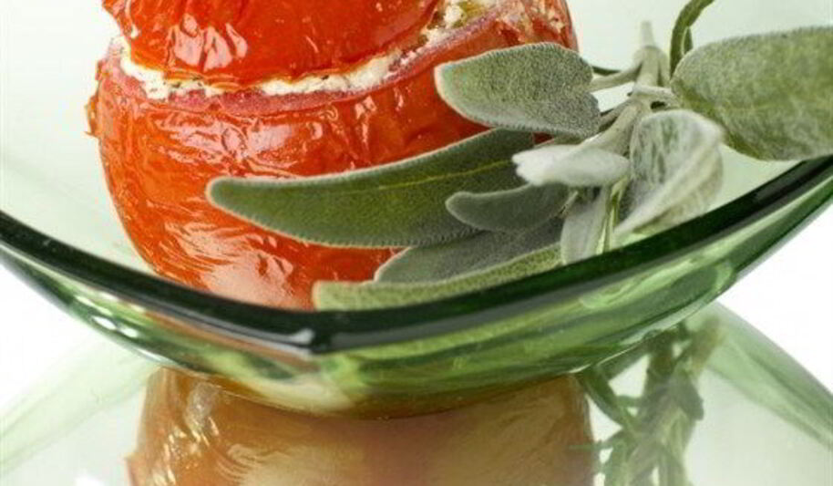 Рецепт яичницы в помидоре