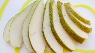 закуска с камамбером, грушами и медом