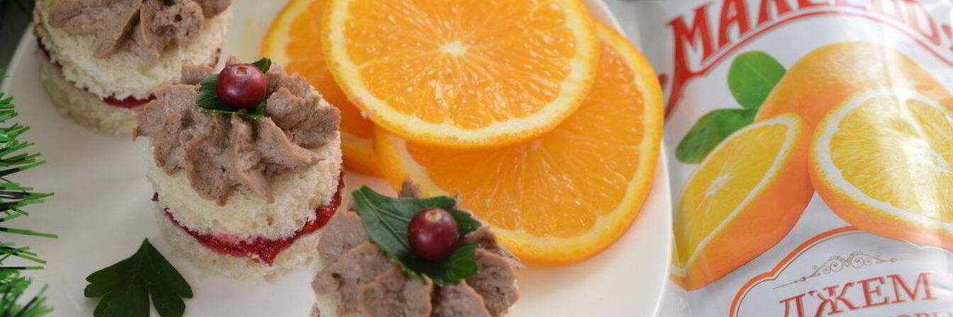 Закуска с паштетом и клюквенным чатни