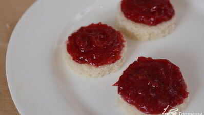 закуска с паштетом и клюквенным чатни