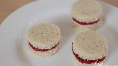 закуска с паштетом и клюквенным чатни