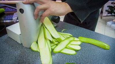 рулетики из цукини с жульеном