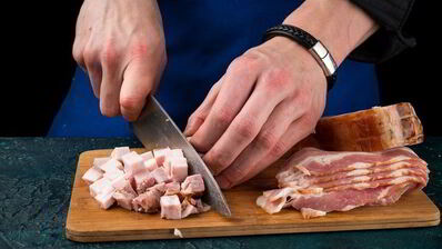 сытный мясной жульен в булочке