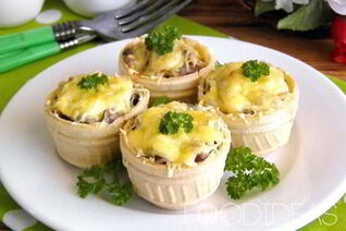 Жульен в тарталетках с грибами и курицей