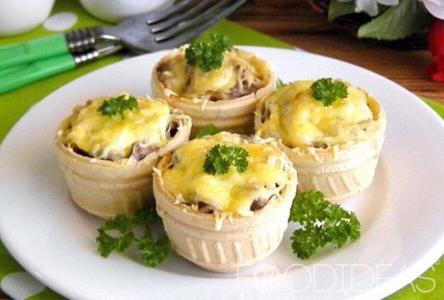 Жульен в тарталетках с грибами и курицей