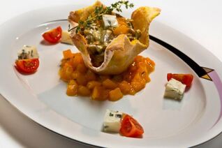 Жюльен из языка с абрикосовым чатни