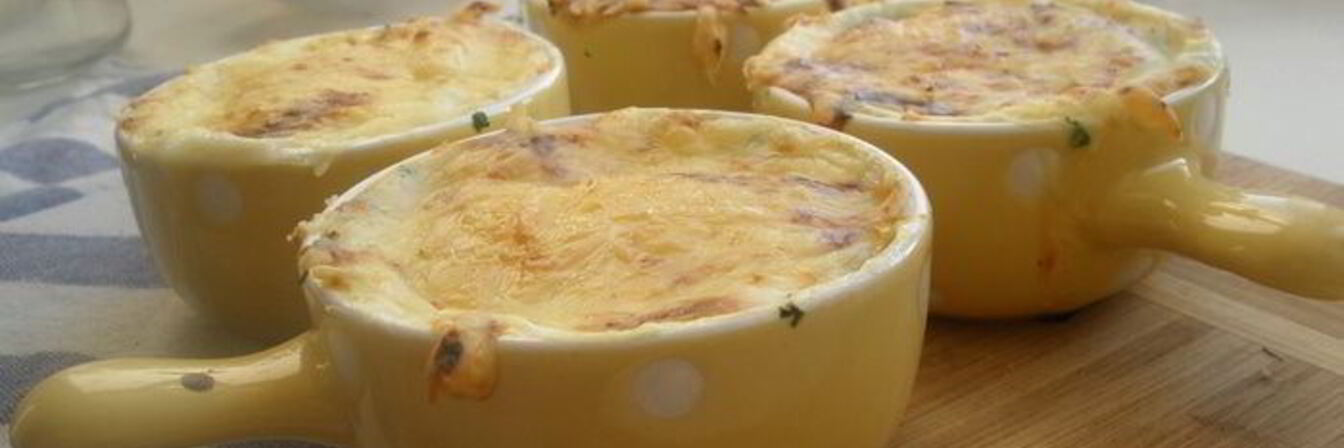 Жюльен с курицей и шпинатом